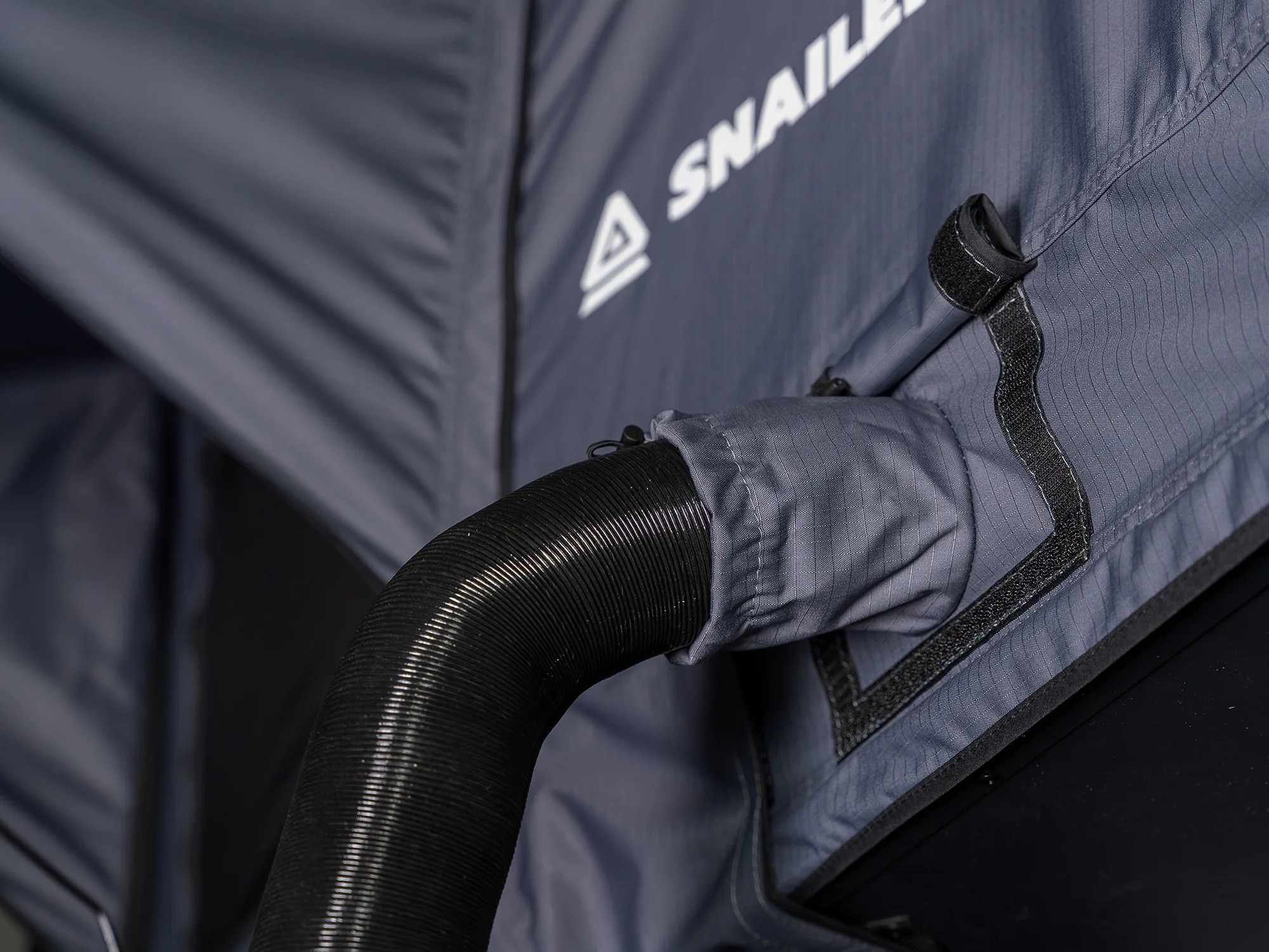 Tienda de techo SNAILER® Abis MAX rígida apertura lateral