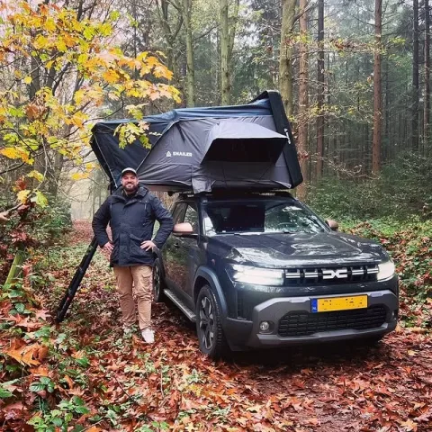 Snailer Abis tienda de techo en Dacia Duster - foto de cliente de Paises Bajos